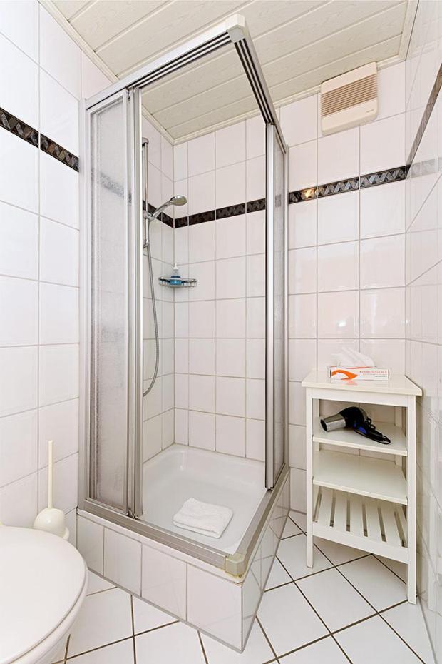 Hotel Garni Poggenstool Neuharlingersiel Esterno foto