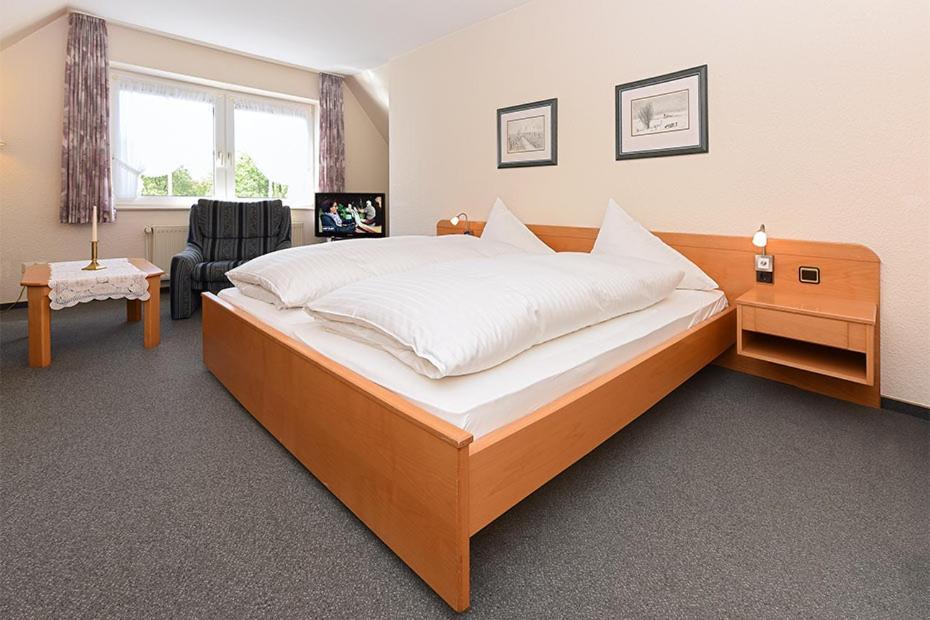 Hotel Garni Poggenstool Neuharlingersiel Esterno foto